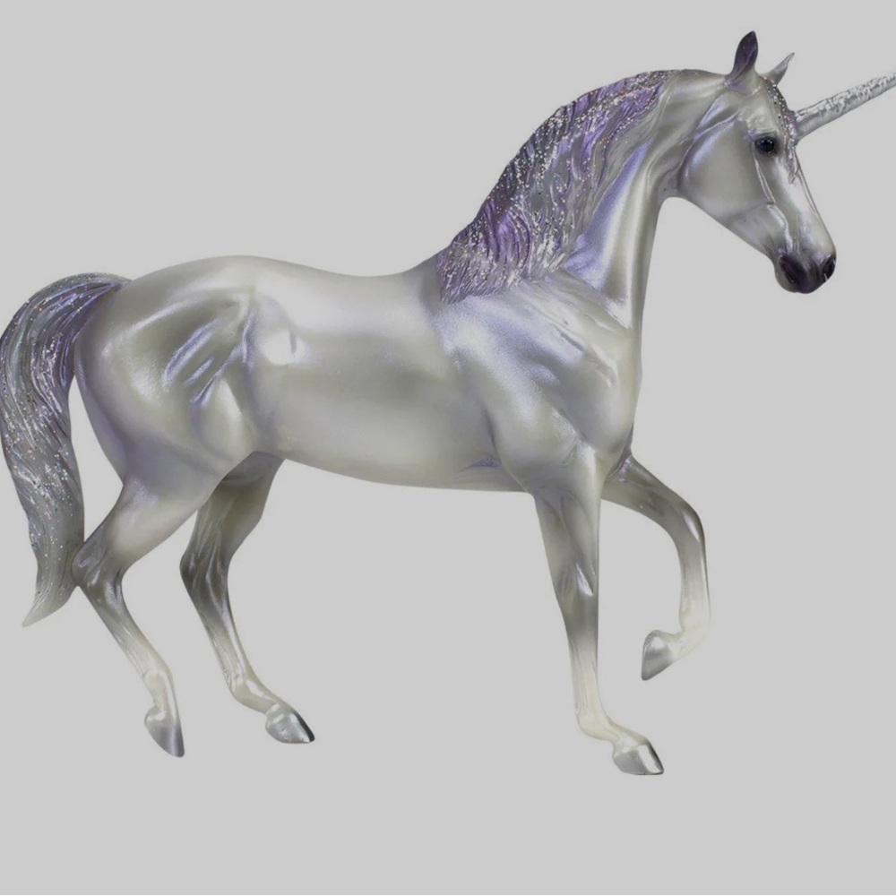 Breyer Sarafina Magical Unicorn Model Horse 97267 1:12 Scale
